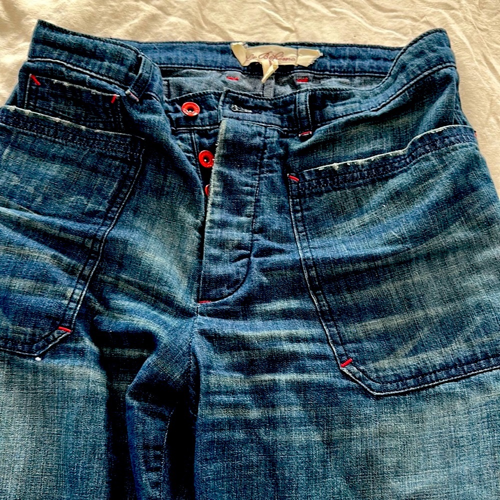 High waist wide leg jeans with red detailing